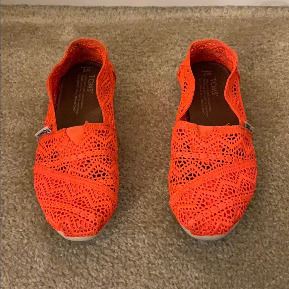 Neon Toms